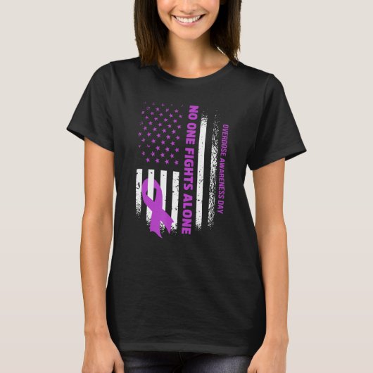 Nobody Fights Overdose Alone USA Flag purple Ribbo Tシャツ (正面)