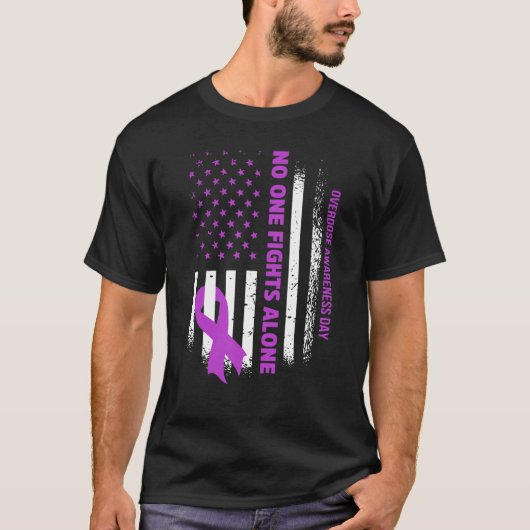 Nobody Fights Overdose Alone USA Flag purple Ribbo Tシャツ (正面)