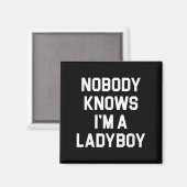 Nobody Knows Im A Ladyboy - 笑えるLadyboy  マグネット (正面/裏面)