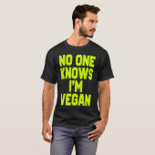 Nobody Knows I'm Vegan  Sarcastic Cool Gym Workout Tシャツ (正面フル)