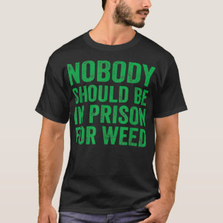 Nobody Should Be In Prison For Weed Tシャツ