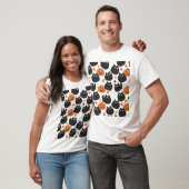 Nocturnal Cats with Pumpkins Pattern Tシャツ (ユニセックス)