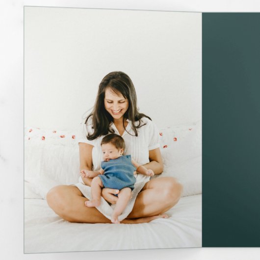 NOELエレガント金ゴールドウィンターベリーフレーム写真 三つ折りクリスマスカード (内部最初)