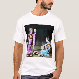 Nohのクラシックな踊りを練習しているヴィンテージの芸者 Tシャツ