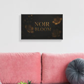 Noir Bloom Elegant Floral Art | Gold and Black Mod キャンバスプリント (インサイチュ (リビング))