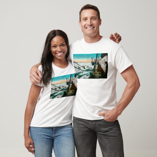 Nomeの貨物の荷を下すアラスカの汽船Corwin Tシャツ (ユニセックス)
