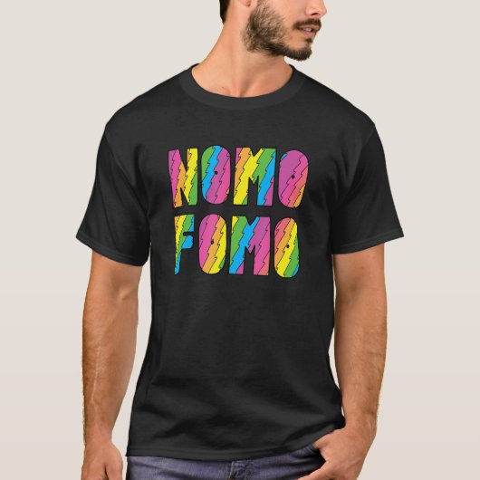 Nomo Fomoのスラング恋しく思を恐れおもしろいない Tシャツ (正面)