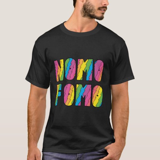 Nomo Fomoのスラング恋しく思を恐れない Tシャツ (正面)