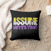 Nonbinaryのプライドは何も仮定しません クッション (ブランケット)