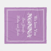 NONNA私たちはあなたの可愛い祖母のギフトグランドキッズ名を愛する フリースブランケット (正面(横))