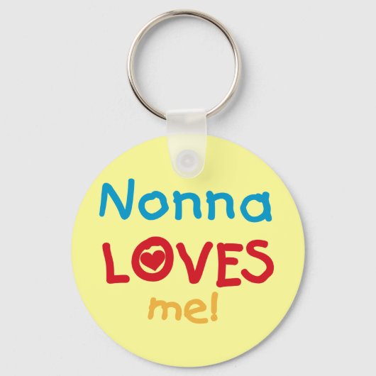 Nonna Loves Me Tシャツとギフト キーホルダー (正面)