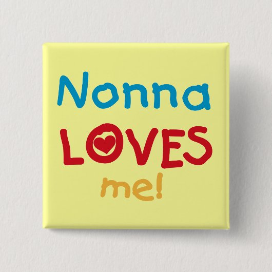 Nonna Loves Me Tシャツとギフト 缶バッジ (正面)