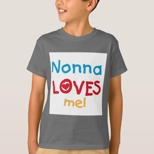 Nonna Loves Me Tシャツとギフト Tシャツ (正面)