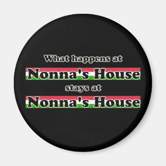 Nonnas Houseの黒い背景で起こること マグネット