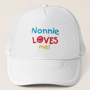 Nonnie Loves Me Tシャツとギフト キャップ