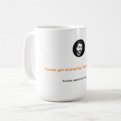 NoobsはBlockchain誇大広告に騙される コーヒーマグカップ (正面左)