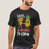 Noone needs to know Pizza Pineapple Tシャツ (正面)
