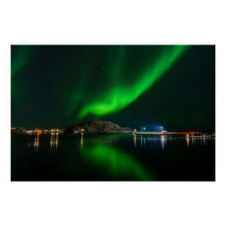 Noorderlicht over fjord op de Lofoten Noorwegen ポスター
