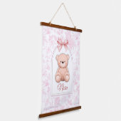 Nora | Custom Pink Teddy Bear Nursery Design  吊り下げ型タペストリー (傾斜あり)