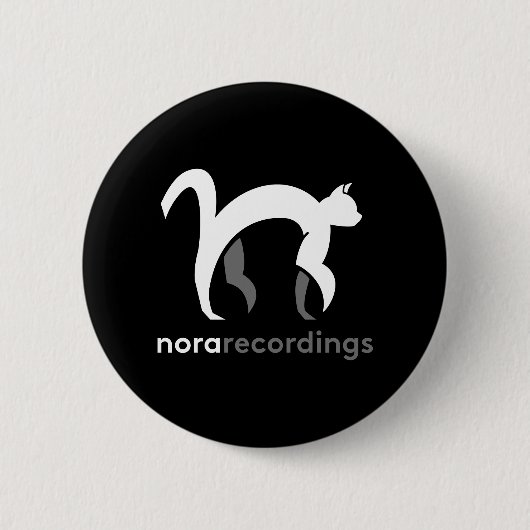 nora recordingsロゴ平白缶バッジ 缶バッジ (正面)