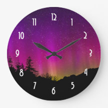 Northern LightsのオーロラのBorealisの星明かりの夜空