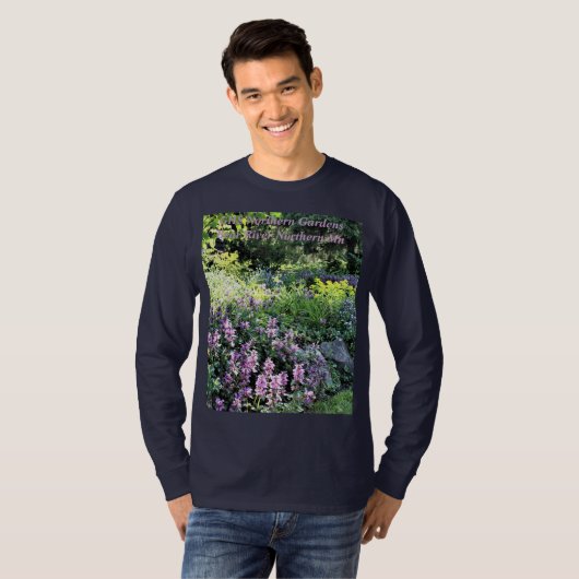 Northsideの春のコテージの庭 Tシャツ (正面フル)