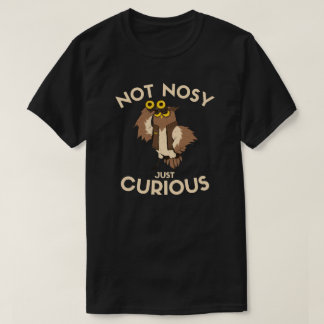 Nosy(鼻の利く人)じゃないフクロウ | 単なる好奇心 Tシャツ デザイン