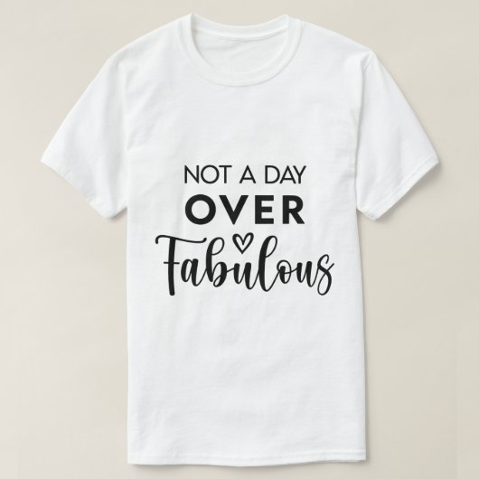 Not a Day Over Fabulous – Funny Birthday Quote Tシャツ (デザイン正面)