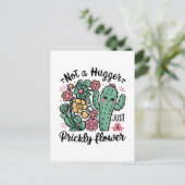 Not a Hugger Just a Prickly Flowerかわいいサボテンのおもしろい ポストカード (スタンド正面)