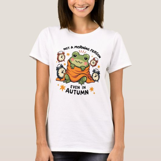 Not a Morning Person – 居心地の良い秋カエルと時計 Tシャツ (正面)