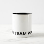 Not A Team Player Typographic Minimalist ツートーンマグカップ (中央)