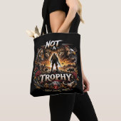 Not a Trophy トートバッグ (クローズアップ)