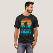 Not All Who Wander are Lost | Bigfoot Retro Design Tシャツ (正面フル)
