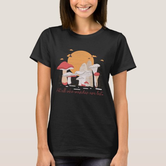 Not All Who Wander are Lost Mushroom Hunter Tシャツ (正面)