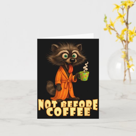 Not Before Coffee-tee – Funny Morning Raccoon And  カード (黄色い花)