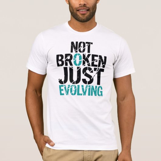 Not Broken Just Evolving Grunge Quote Tシャツ (正面)