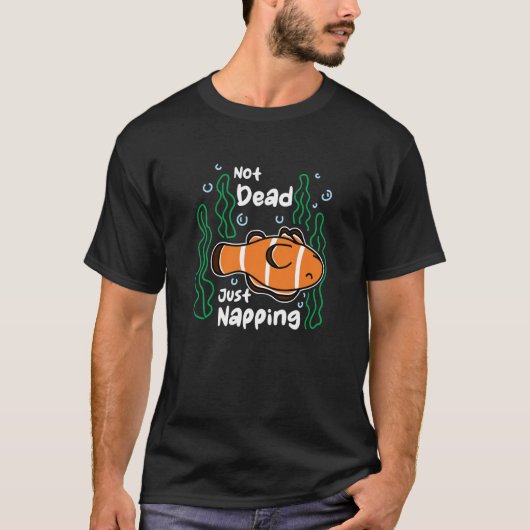 Not Dead Just Napping Aquarist Fish Keeper Clown F Tシャツ (正面)