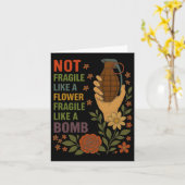 Not Fragile Like A Flower Fragile Like A Bomb Femi カード (黄色い花)