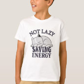 Not lazy, Saving Energy Cat Tシャツ (正面)