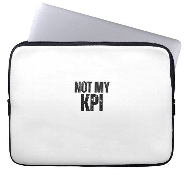 Not My KPI Hard Truths Typographic Laptop Sleeve ラップトップスリーブ (正面)