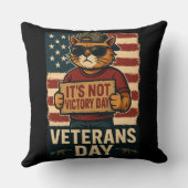 Not Victory Day はっきりした Cat - Victory Dayデザイン クッション (裏面)