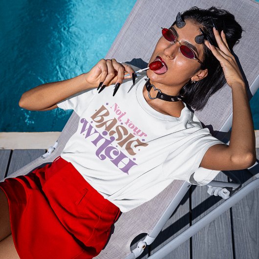 Not Your Basic Witchハロウィン不気味魔法 Tシャツ