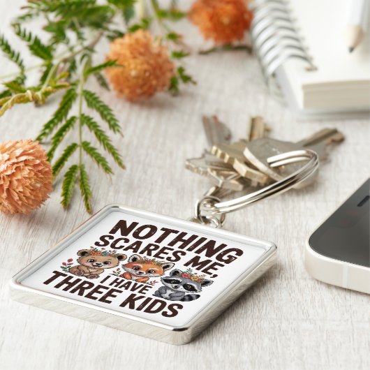 Nothing Scares Me, I Have Three Kids キーホルダー (側面)