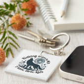 Nothing Scares Me, I Have Three Kids キーホルダー (正面右)