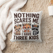 Nothing Scares Me, I Have Three Kids クッション (ブランケット)