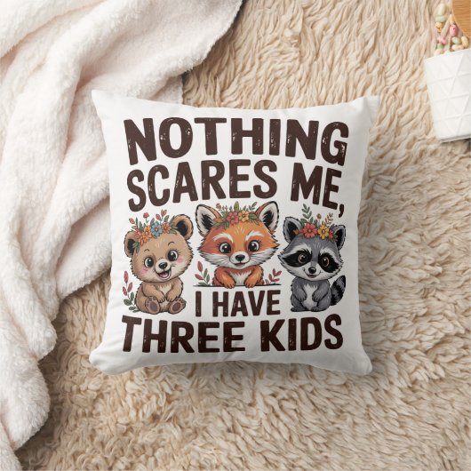 Nothing Scares Me, I Have Three Kids クッション (ブランケット)