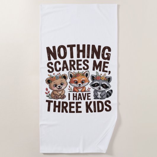 Nothing Scares Me, I Have Three Kids ビーチタオル (正面)