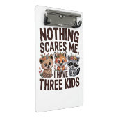 Nothing Scares Me, I Have Three Kids ミニクリップボード (アングル)