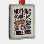 Nothing Scares Me, I Have Three Kids メタルオーナメント (右)