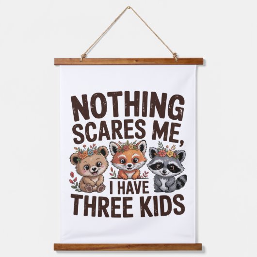 Nothing Scares Me, I Have Three Kids 吊り下げ型タペストリー (正面)